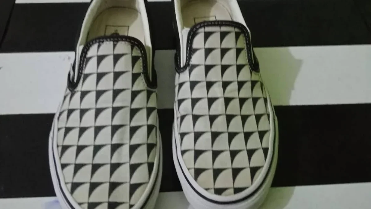 Tak Perlu Capek Sikat Sepatu Sendiri! Ini 13 Jasa Cuci Sepatu di Bintara Bekasi Ilustrasi sepatu yang membutuhkan perawatan dan pencucian.