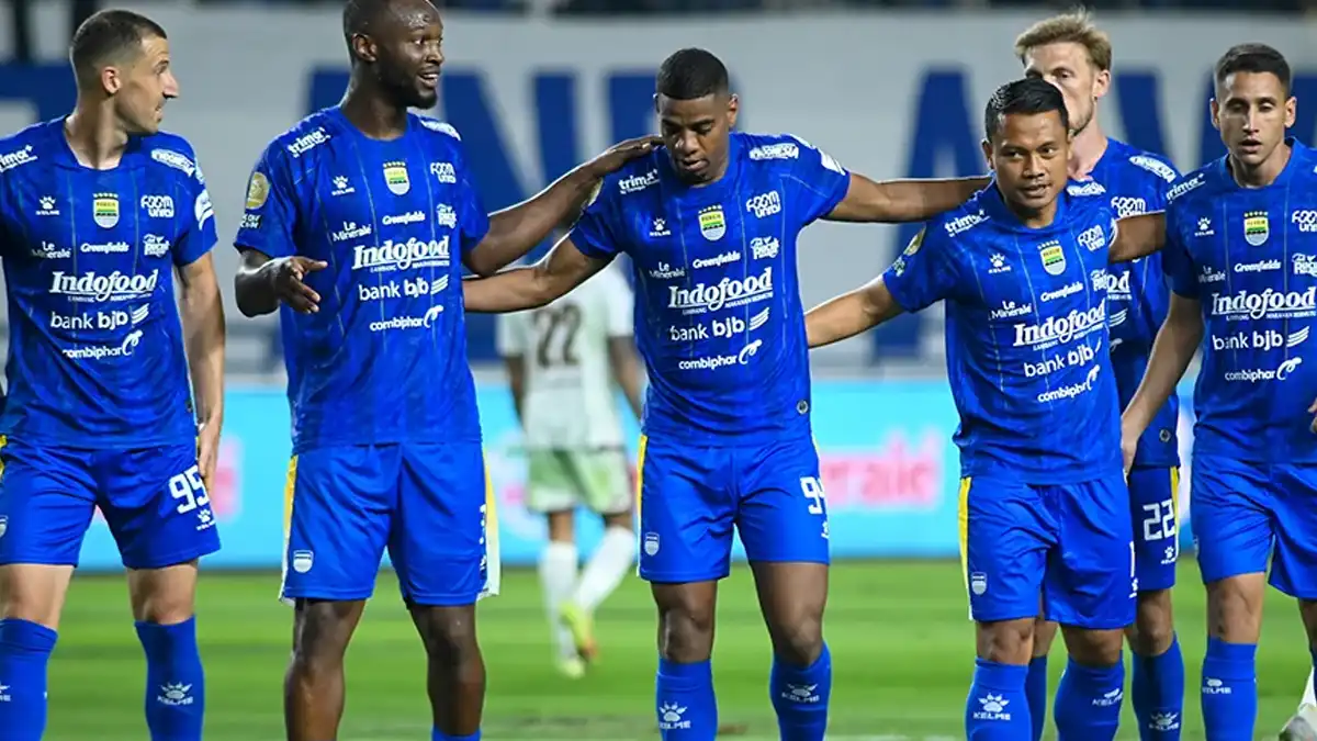 Persib Hadapi Jadwal Gila, Luka Menalo Bicara Pentingnya Rotasi Pemain Persib Bandung