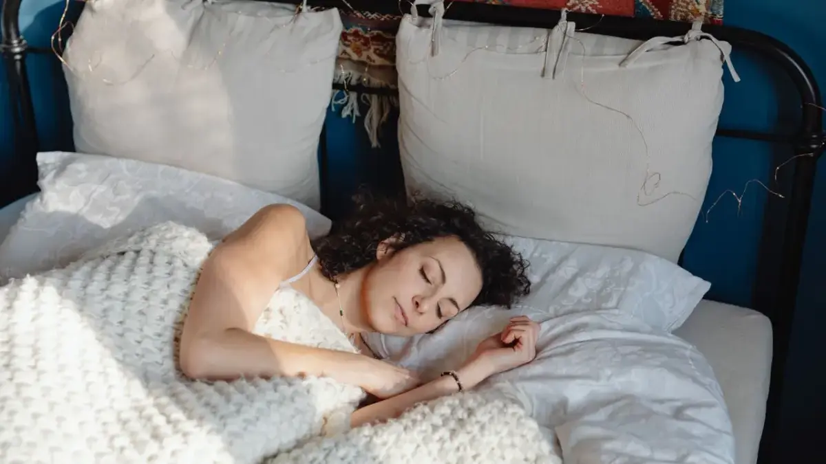 Menjaga pola tidur tetap teratur dapat dimulai dari kebiasaan sederhana.