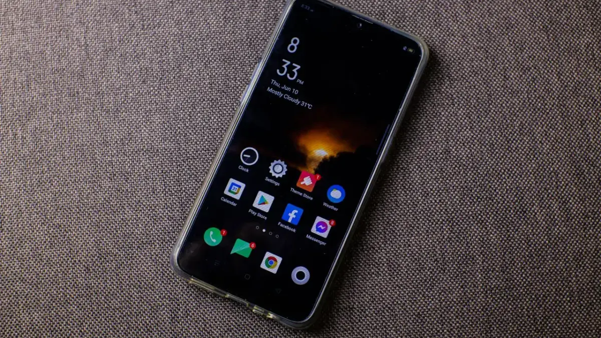 Daftar 14 Cara Mengecek Kesehatan Baterai HP Android, Nomor 13 Sering Terlewat! Ilustrasi pemeriksaan kesehatan baterai HP Android untuk mengetahui kapasitas.