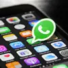 Ilustrasi aplikasi WhatsApp di ponsel yang mengalami kendala.